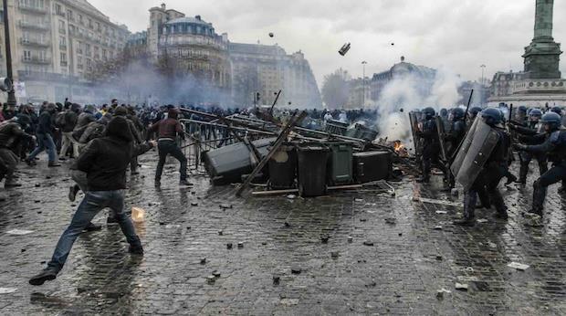 Dai centri sociali alle convergenze del dopoguerra, i blocchi ideologici non tollerano chi scavalca le barricate